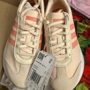 New in Box Adidas Youth/Women Country XLG Beige and Coral Sneakers | 5Y/6W